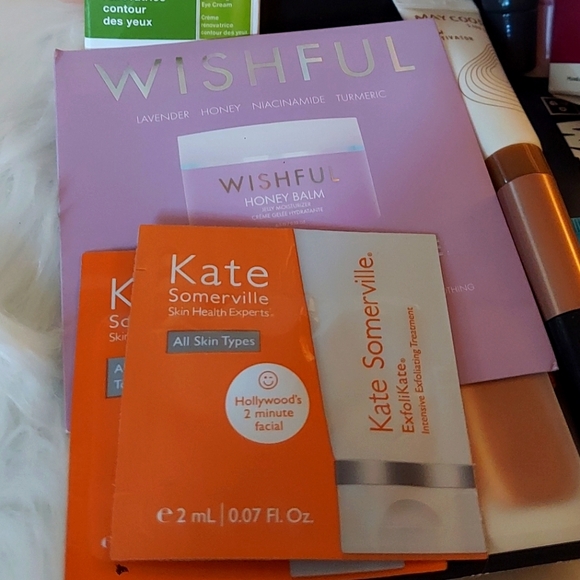 Makeup Bag and Beauty Product Bundle - Picture 3 of 7